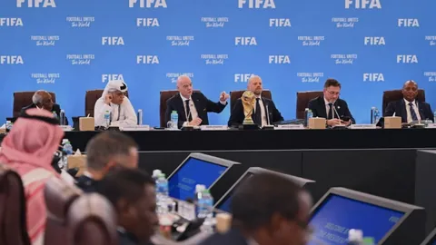 中国U队与韩国U队半场激战，李镇全、刘小龙频现险情