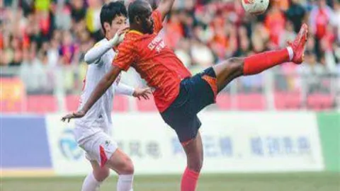 伊朗与阿联酋比赛因照明故障暂停，双方运动员已休息离场